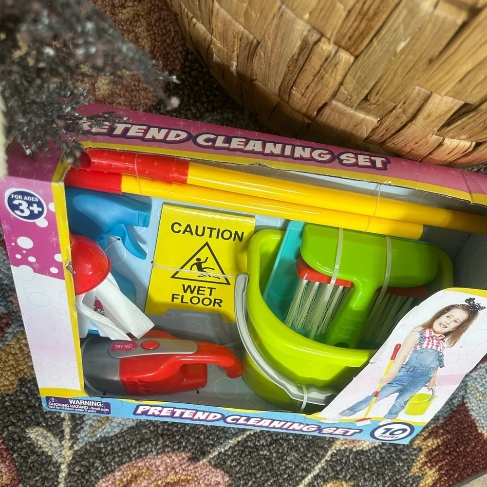 New Kids Cleaning Toy Play Set 10 Piece Cleaning with Light-Up Handheld Vacuum